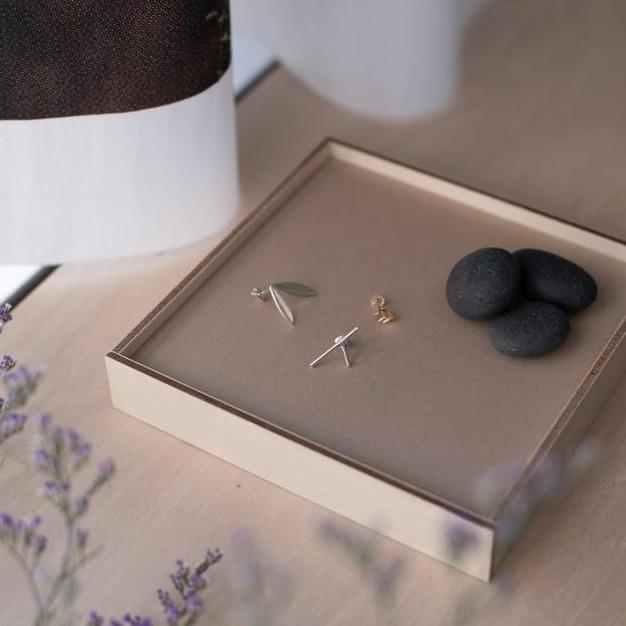 【Stud Earring】 Leaf / Seven (single) - YURI MIYATA ONLINE STORE