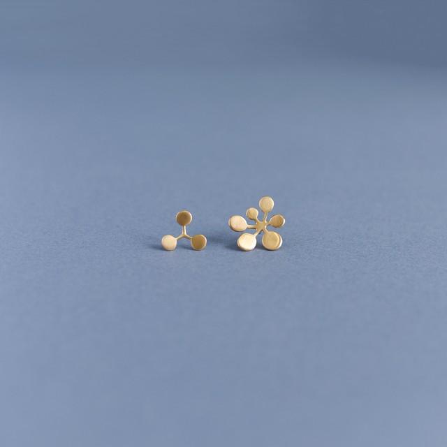 【Stud・Clip-on Earring】Leaf / Circle L gold (single) - YURI MIYATA ONLINE STORE