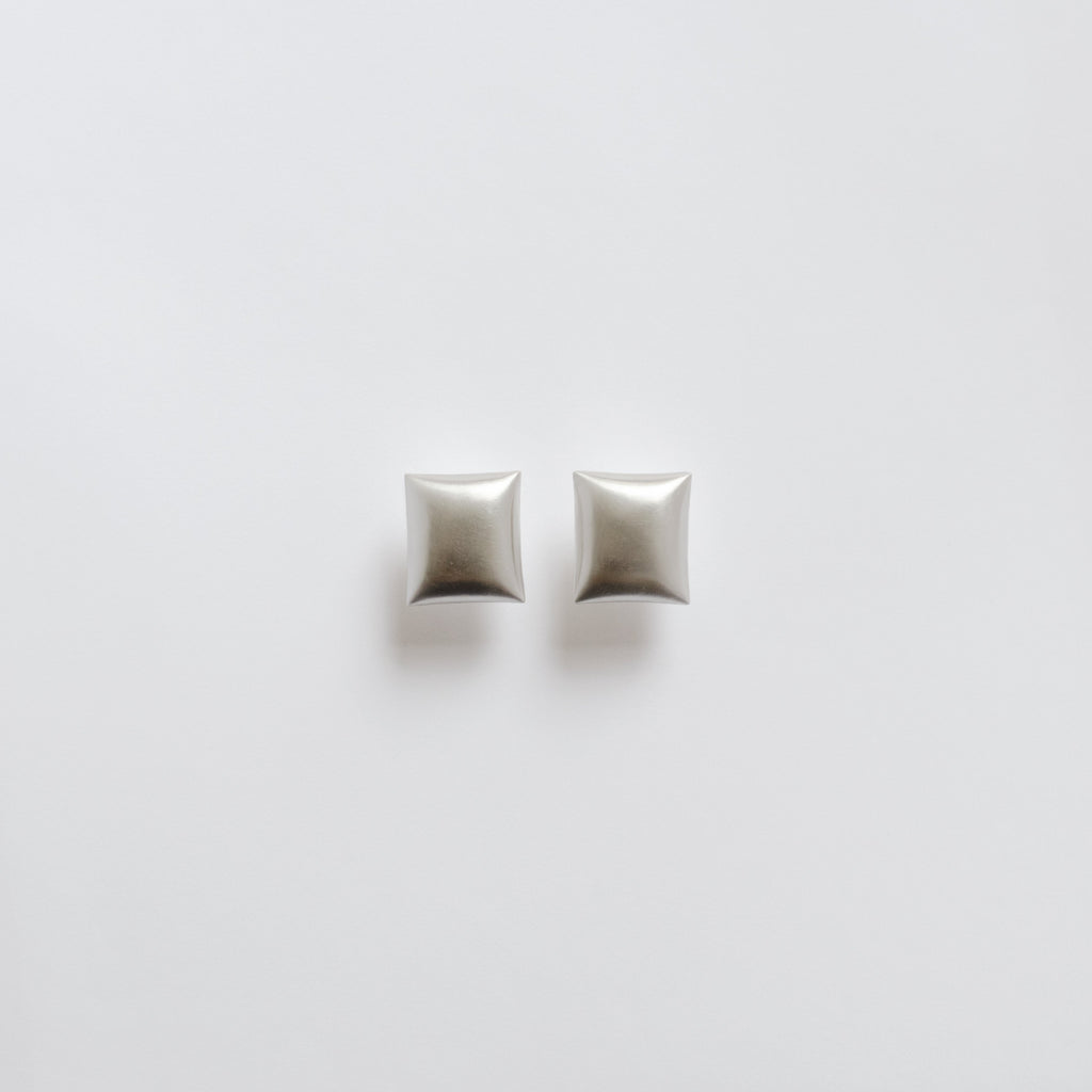 Stud・Clip-on Earring - Swell / Snack - YURI MIYATA ONLINE STORE